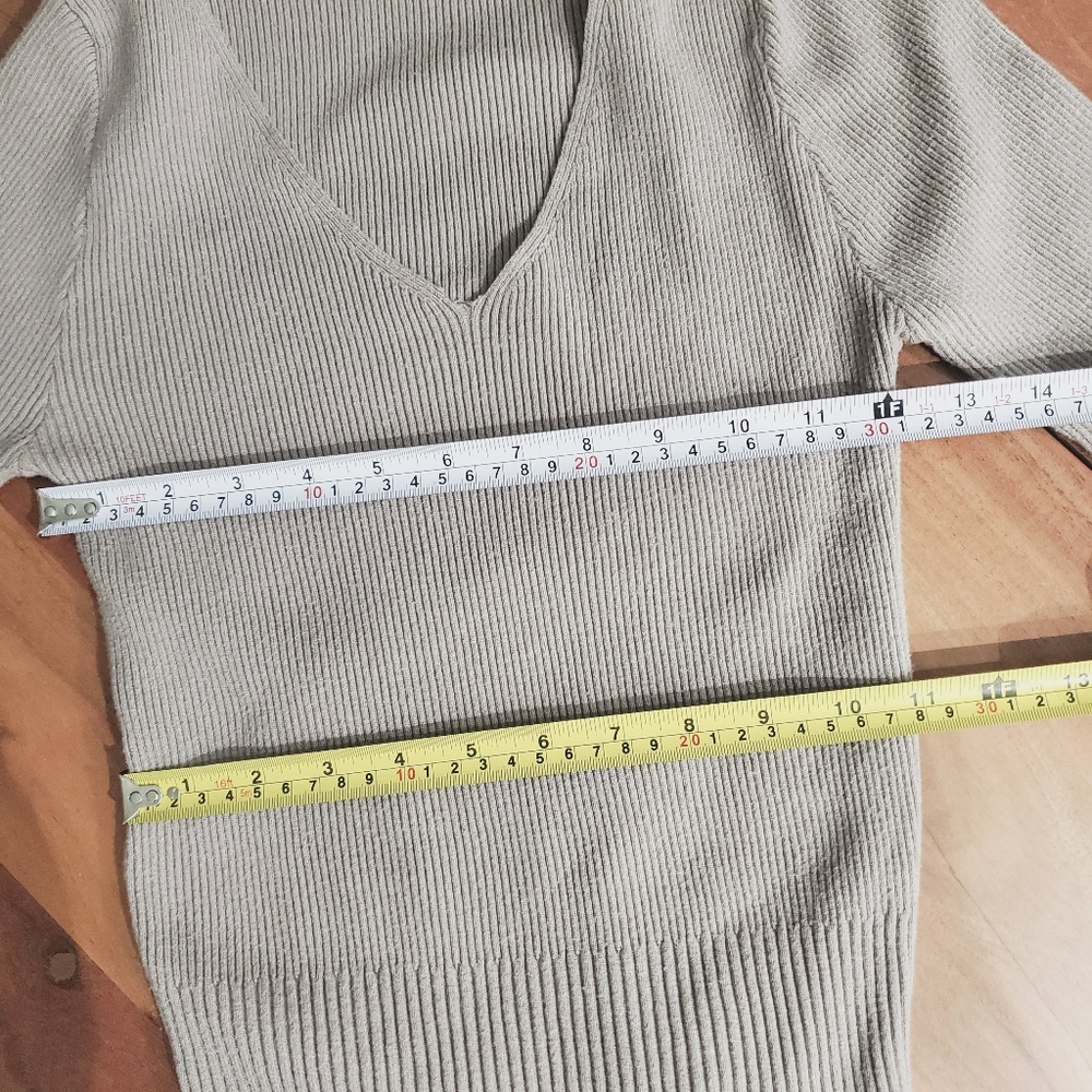 V-Neck Lightweight Ribbed Sweater In Taupe - Picture 7 of 8